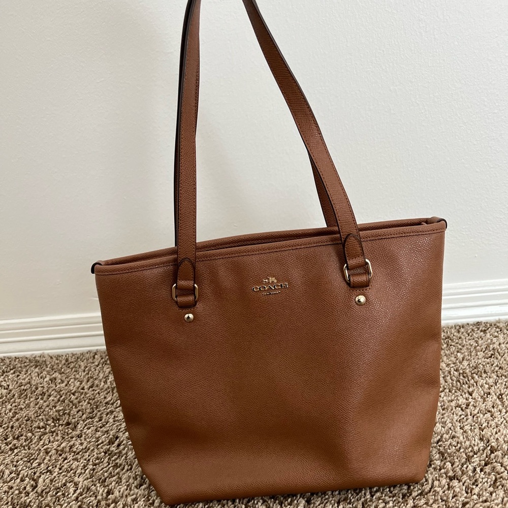 Coach crossgrain leather city zip